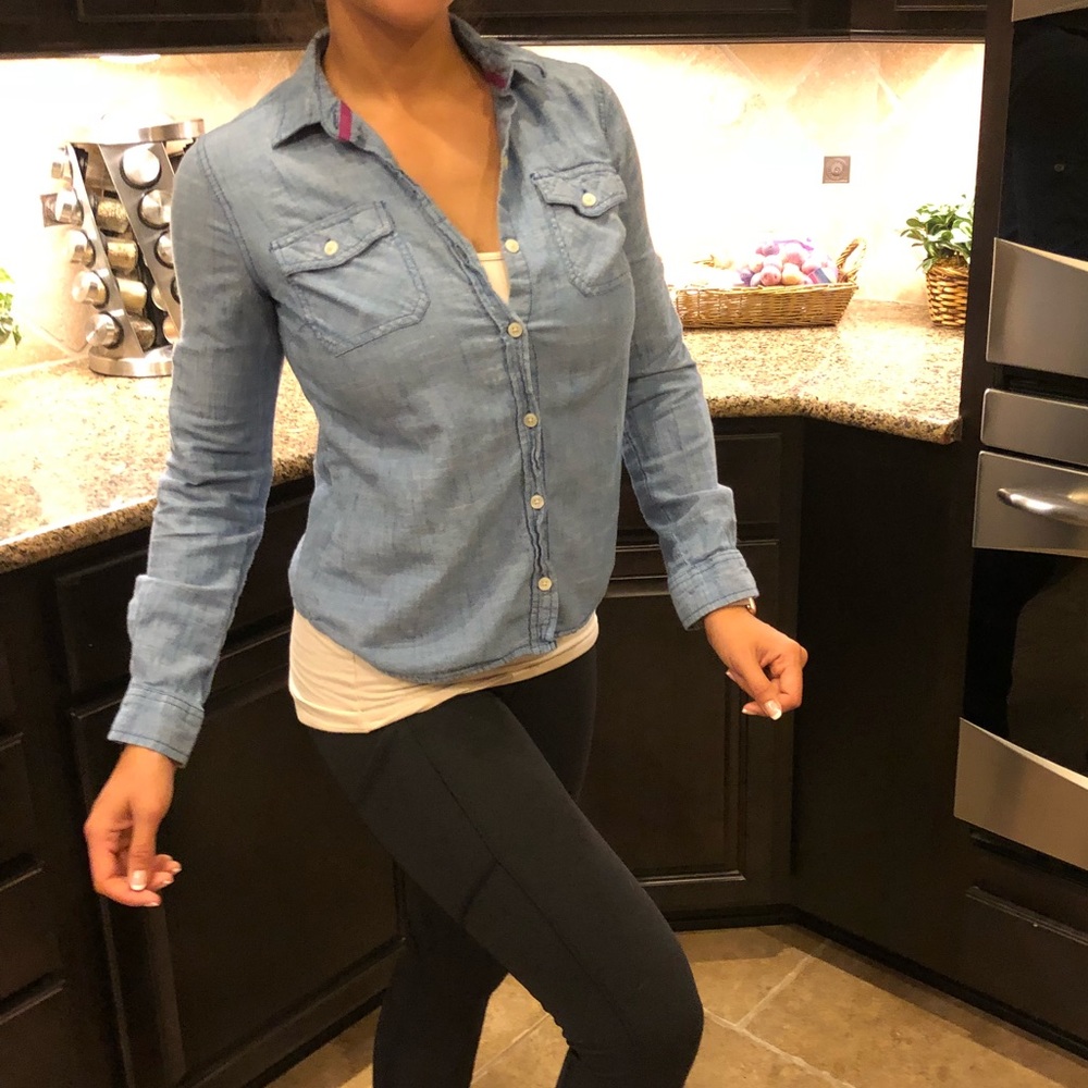 Size small mossimo button down